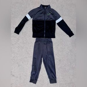 Nike 4T Sweatsuit Set
